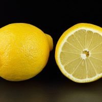 Lemon_-_whole_and_split.jpg